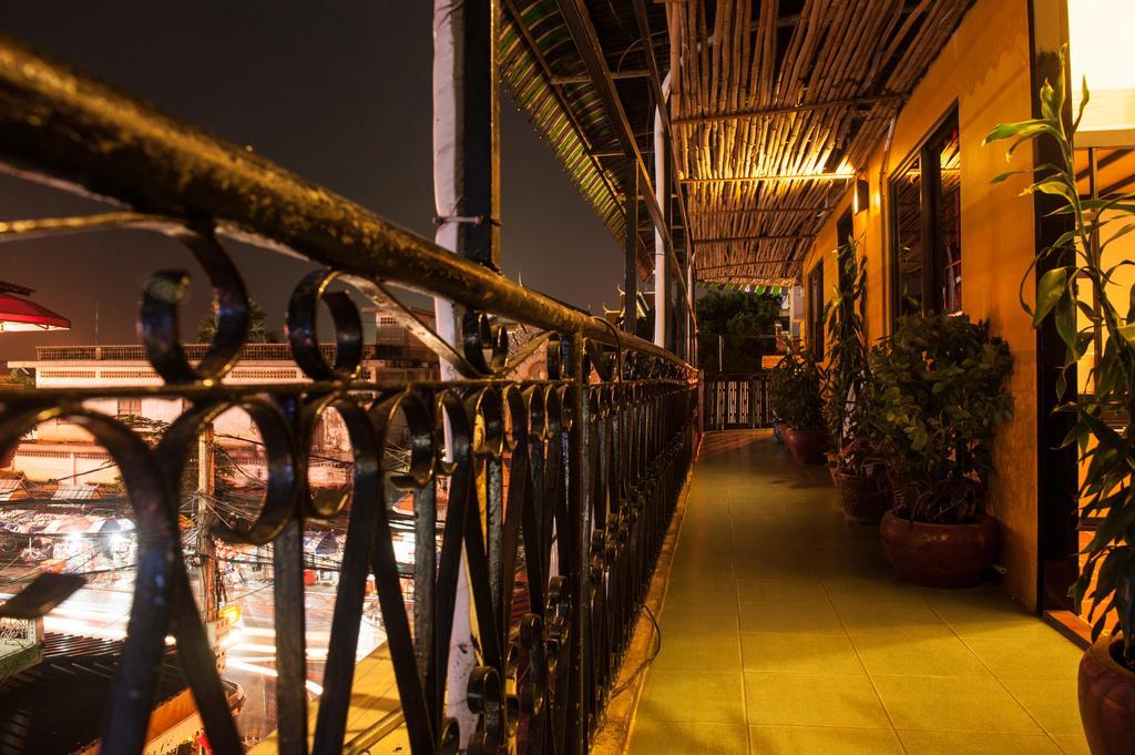 Top Banana Guesthouse & Rooftop Bar Phnompen Kültér fotó
